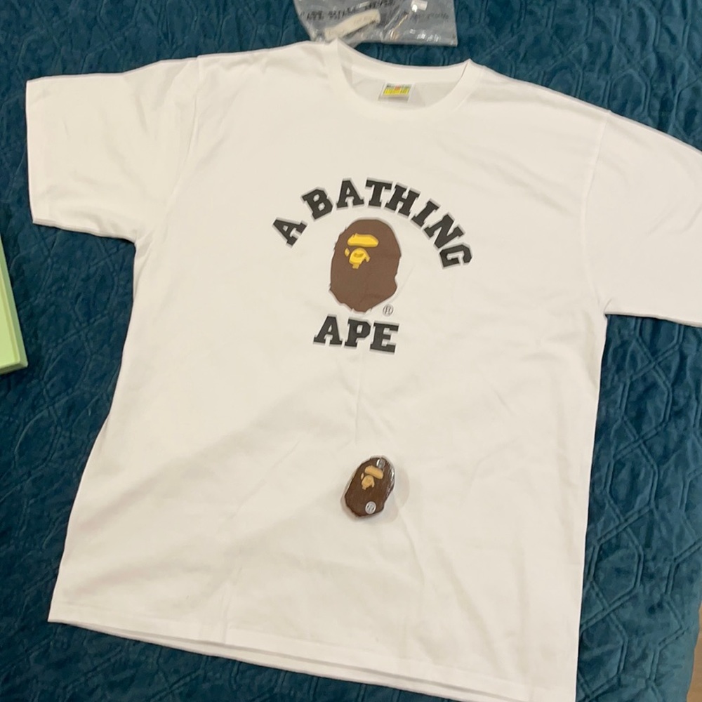 bape college logo xxl .brand new .